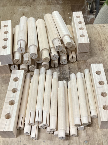 ヒノキの子供椅子