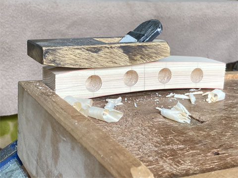 ヒノキの子供椅子