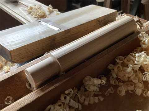 ヒノキの子供椅子