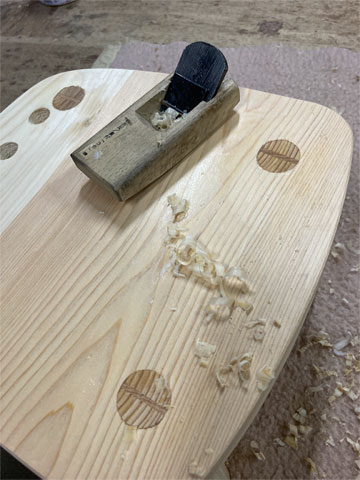 ヒノキの子供椅子