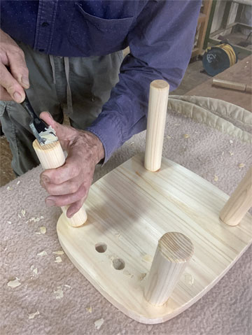 ヒノキの子供椅子