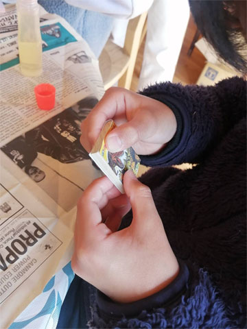 ミニチュア絵本のストラップ作り