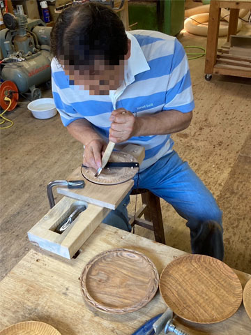 木の皿作り
