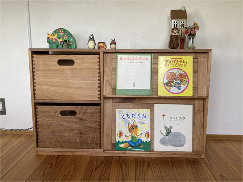 絵本棚